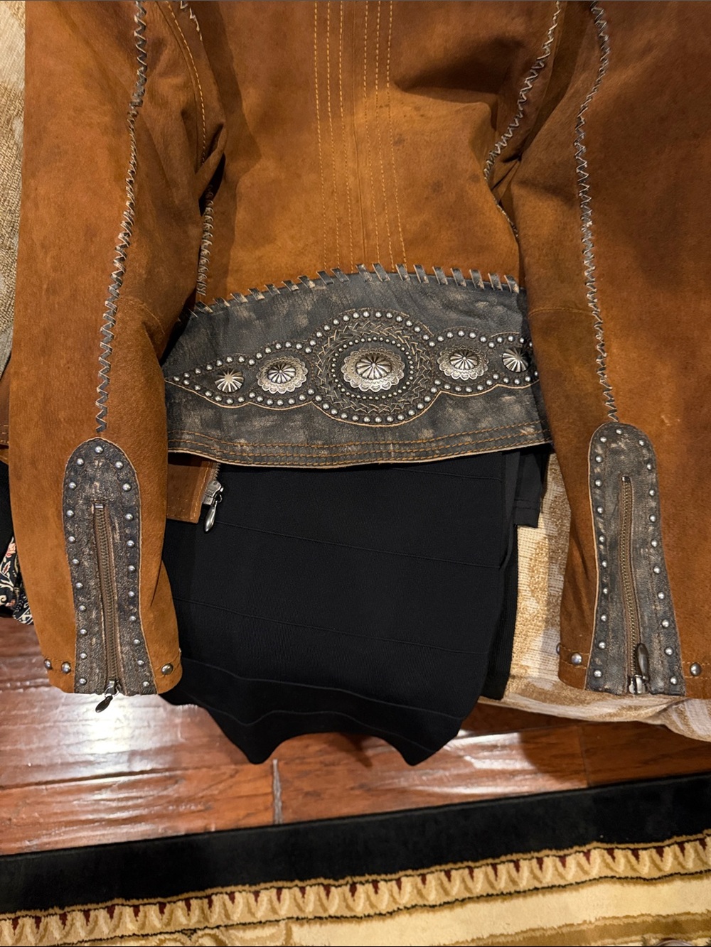 Cripple Creek Suede Western-Style Brown Jacket w/Leather Studded Trim/Concho Bck - Picture 15 of 15